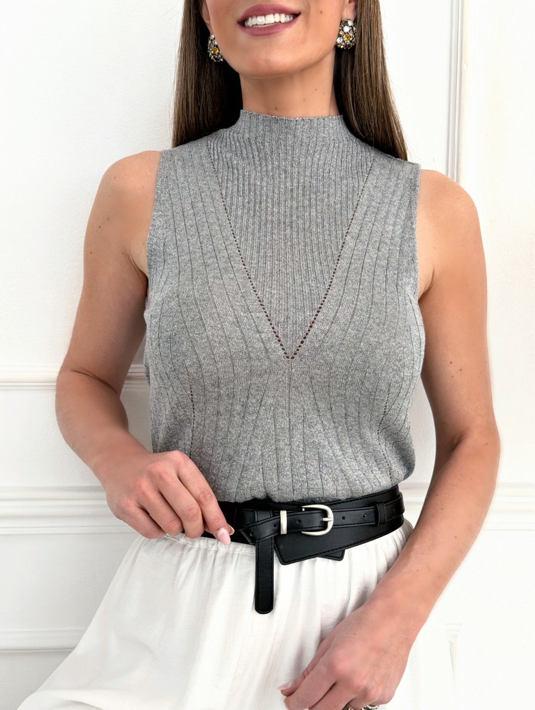 top-punto-gris-oscuro-cuello-alto-mujer-detalle1